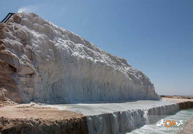 آبشار نمکی پتاس در شهرستان خور و بیابانک، عکس