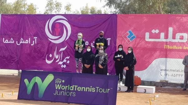 خبرنگاران ادای احترام به میناوند در اختتامیه مسابقات بین المللی تنیس جوانان